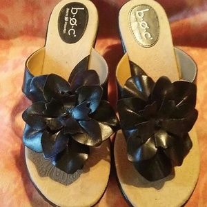 9M b.o.c. Black Leather Thong Platform Sandals.